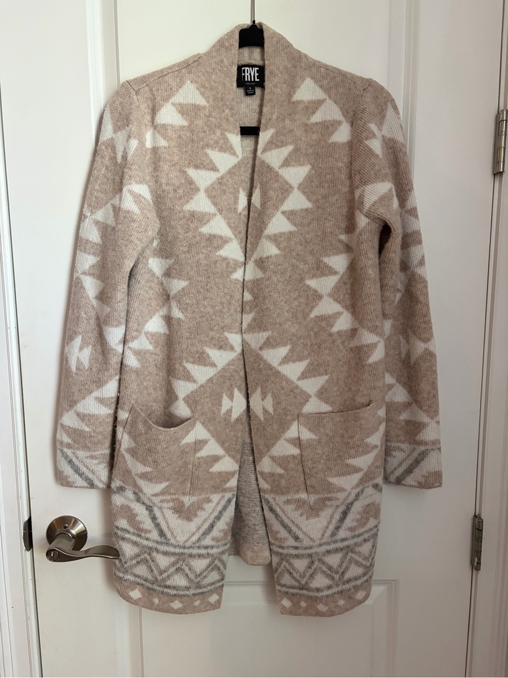 FRYE Beige and White Geometric Open-Front Cardigan